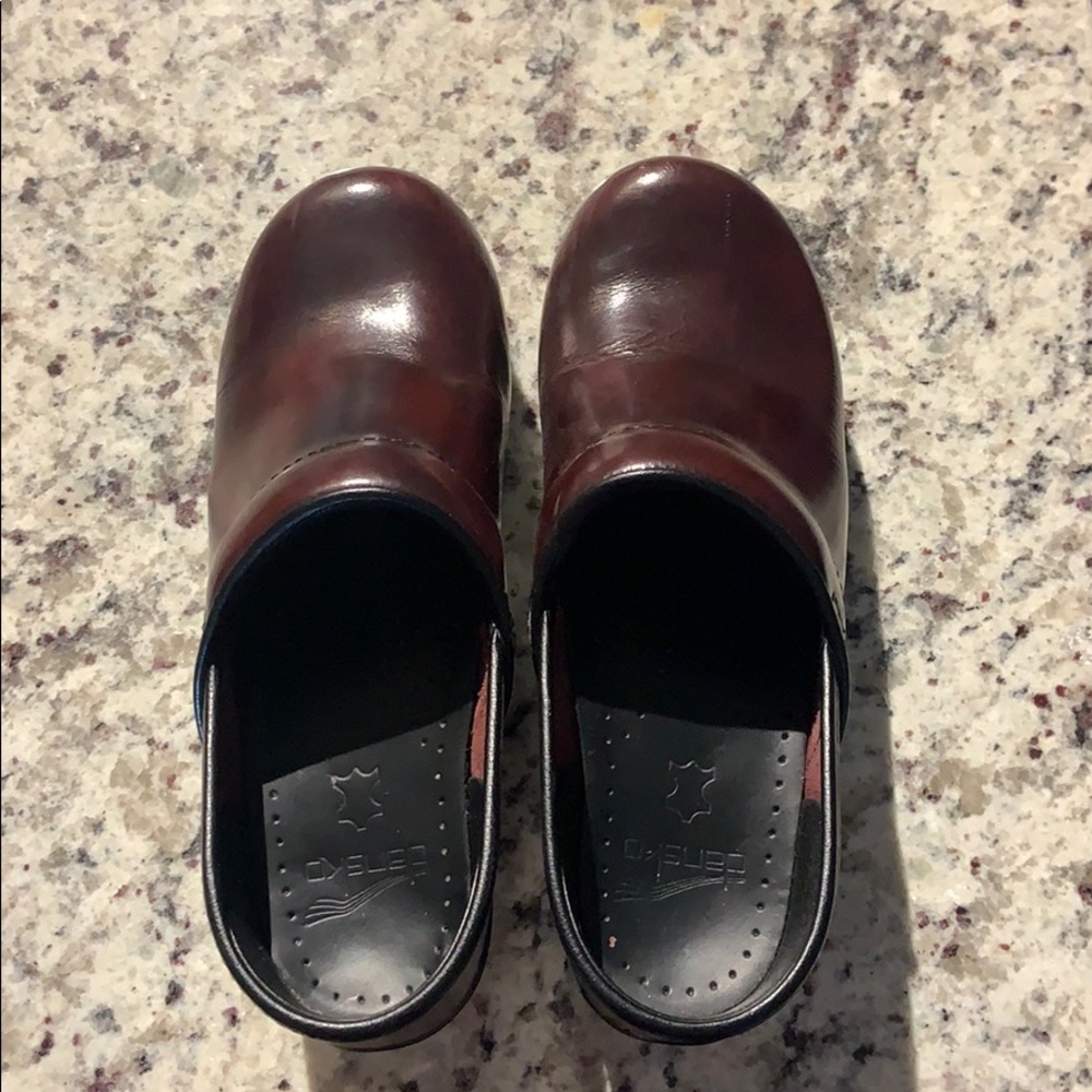 Dansko Cordovan Cabrio (Burgandy) Clogs